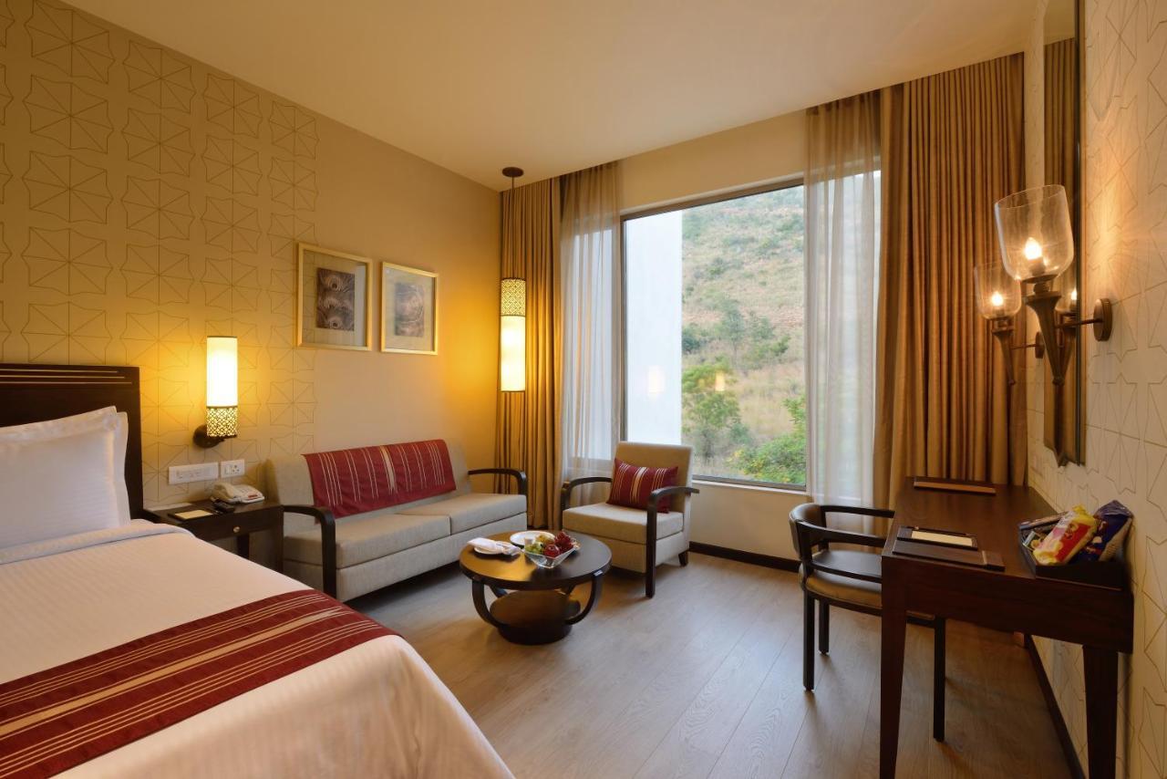 마라사 사로바 프리미어 호텔 티루파티 외부 사진 A room at The Oberoi, Rishikesh