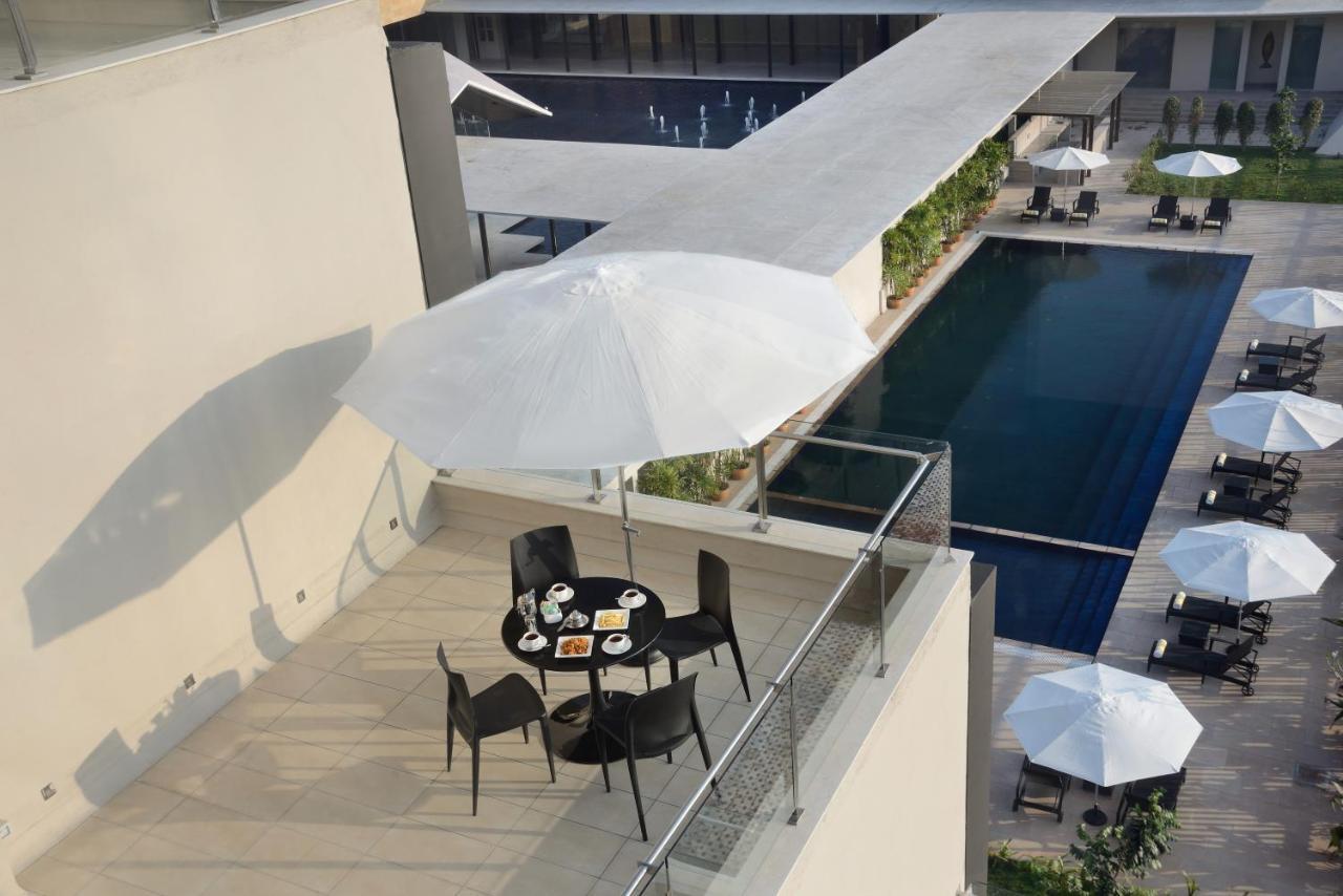 마라사 사로바 프리미어 호텔 티루파티 외부 사진 The pool at the hotel