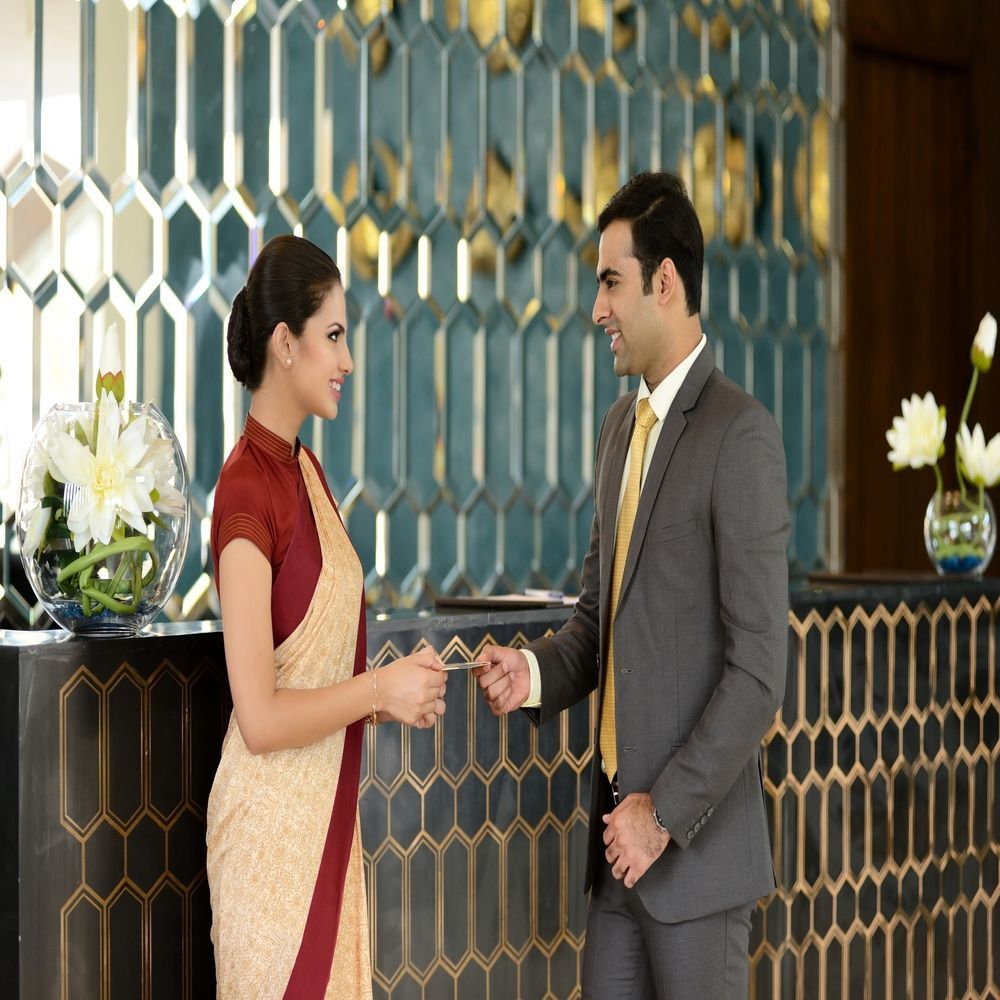 마라사 사로바 프리미어 호텔 티루파티 외부 사진 A guest checking in at the Taj Mahal Palace, Mumbai