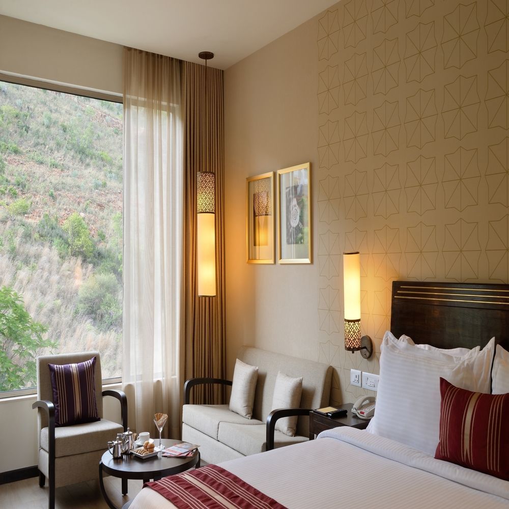 마라사 사로바 프리미어 호텔 티루파티 외부 사진 A room at the Taj Bengal