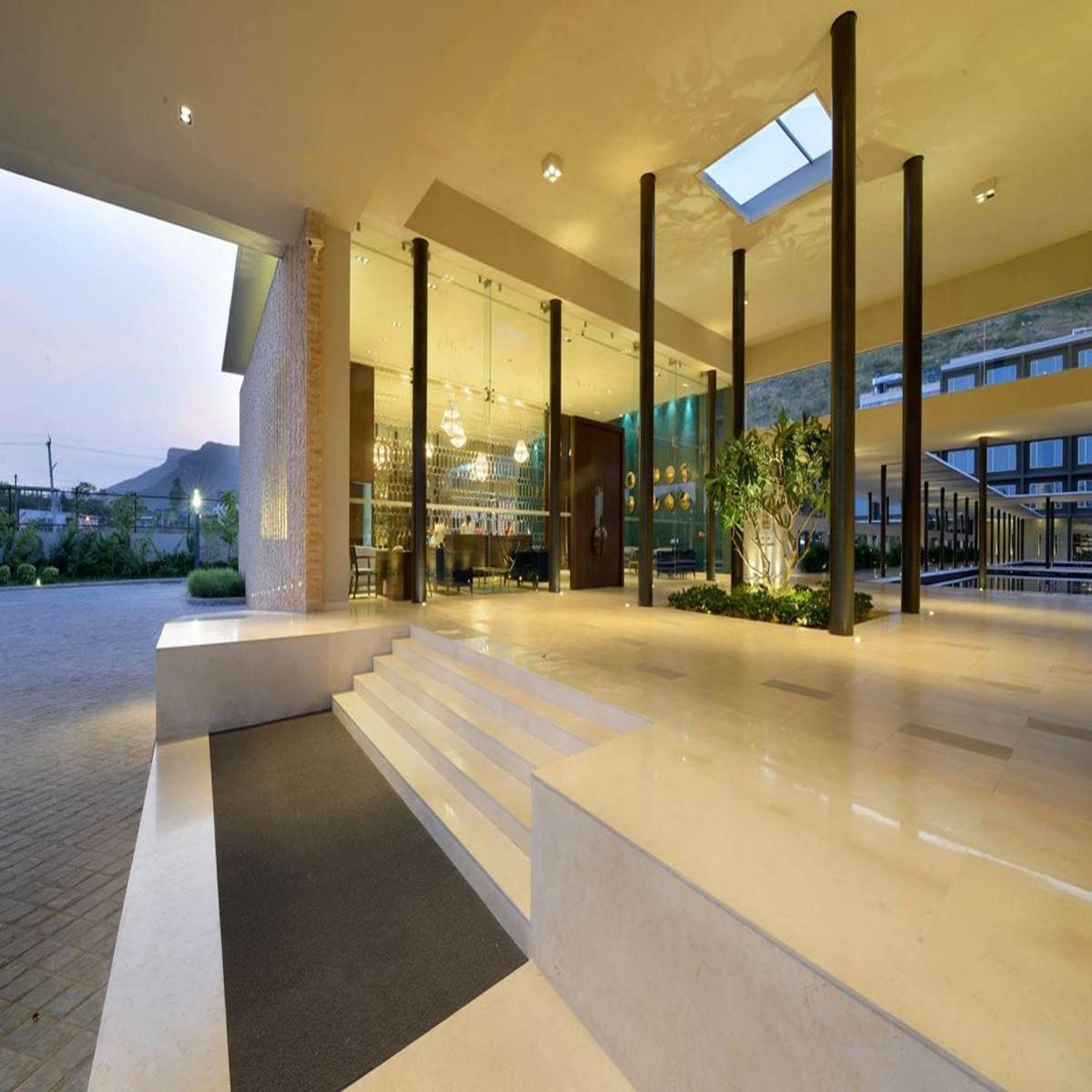 마라사 사로바 프리미어 호텔 티루파티 외부 사진 The lobby of the hotel