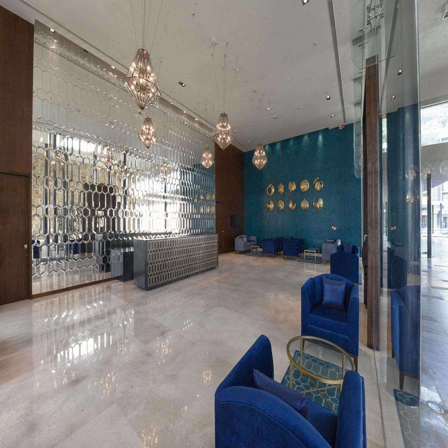 마라사 사로바 프리미어 호텔 티루파티 외부 사진 The lobby of the hotel